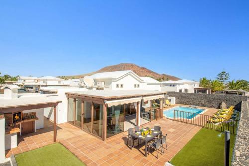 Villa Alhambra by Villa Plus