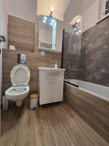 Ένα μπάνιο στο Best Apartament Central 2