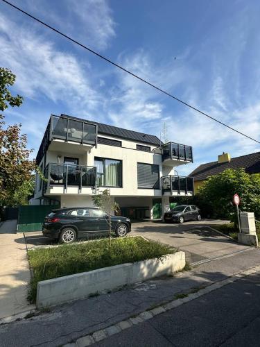 To Had Apartments with Balcony or Terrace, 400m from U-Bahn, Top Location