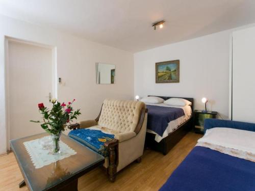 Guest House Kusalo- One Bedroom Apartment with Terrace Apartman 4