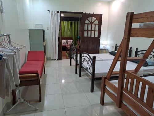 Ένα ή περισσότερα κρεβάτια σε δωμάτιο στο Dalinda's Homestay