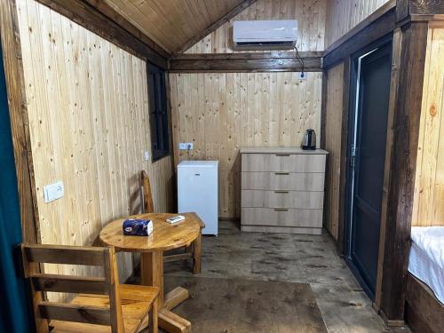 a small room with a table and a refrigerator at Loreni Garden in Getahovit