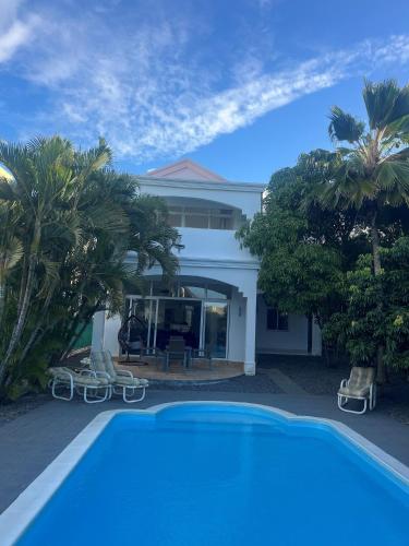 Apartment in villa with sea view