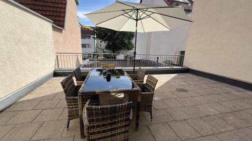 Balkón nebo terasa v ubytování discovAIR - Zentral & Modern, inklusive Parkplatz, große Terrasse, 3 Schlafzimmer & Netflix & mehr