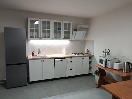 Kuchyň nebo kuchyňský kout v ubytování INLE Homestay