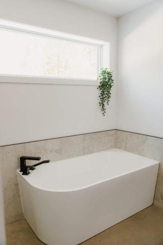 Gambar di galeri bagi Spa & Lake - Orphee di Chertsey