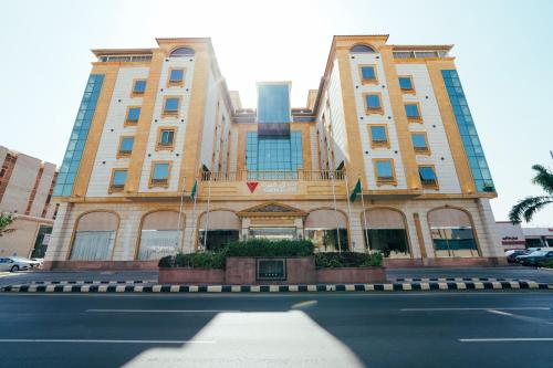 a building on the side of a street at Verta Quraish Hotel in Jeddah