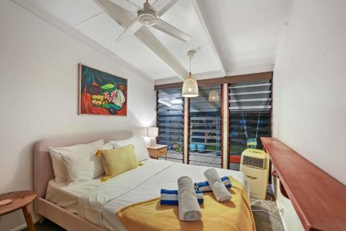 Ένα ή περισσότερα κρεβάτια σε δωμάτιο στο Absolute Beachfront Family Retreat