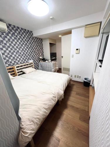 101 Nishi Shinjuku Gochome Station 5 minutes on foot