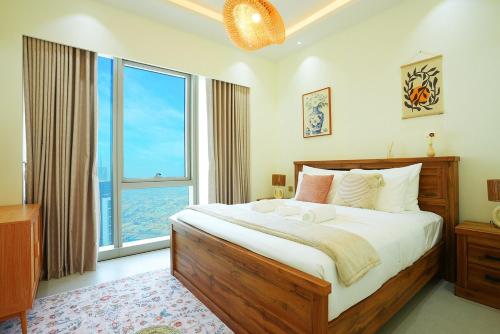 Ένα ή περισσότερα κρεβάτια σε δωμάτιο στο Grande Downtown Dubai - Luxury 2BR Apt with City Skyline View