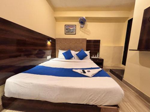 Postel nebo postele na pokoji v ubytování HOTEL SIGNATURE INN