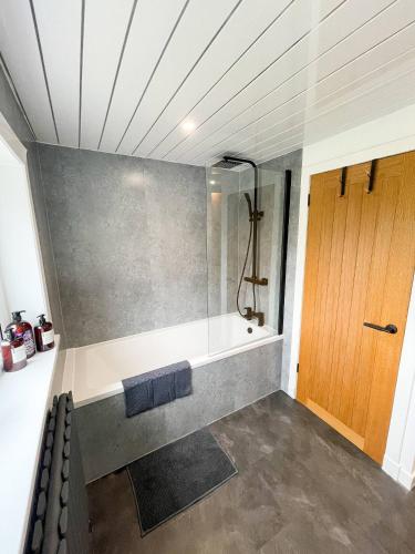 Koupelna v ubytování The Retreat, Cosy 1 Bed Cottage, Town Centre Location