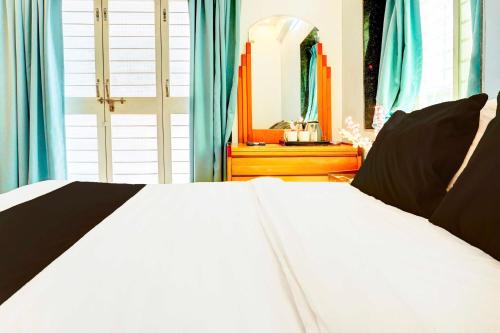 Postel nebo postele na pokoji v ubytování Hotel O Ubale nagar