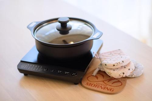 a tea pot sitting on top of a stove at 小由る木 in Odawara