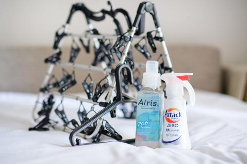 a metal rack with a bottle of air freshener on a bed at 小由る木 in Odawara