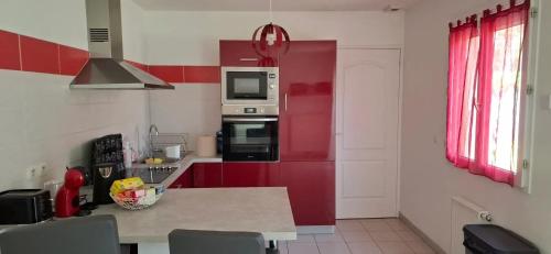 Η κουζίνα ή μικρή κουζίνα στο Maison familiale avec jardin à Le Mée-sur-Seine