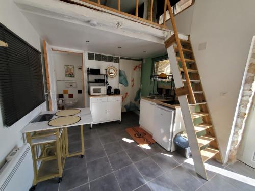 Η κουζίνα ή μικρή κουζίνα στο Joli Studio dans le Quercy