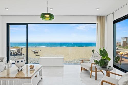 Blue Iris Luxury Beach Villa by Nomads - Steps to Beach