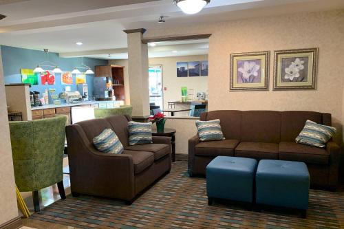 a living room with two couches and a bar at Quality Inn near Toms River Corporate Park in Manchester Township