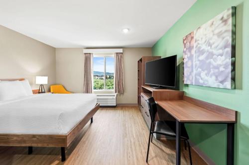 Ένα ή περισσότερα κρεβάτια σε δωμάτιο στο ECHO Suites Extended Stay by Wyndham Reno