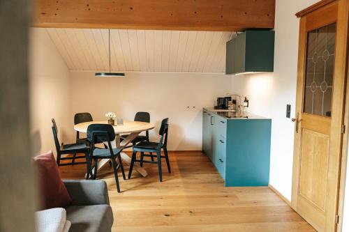 Margarethe Apartments Lechにあるキッチンまたは簡易キッチン