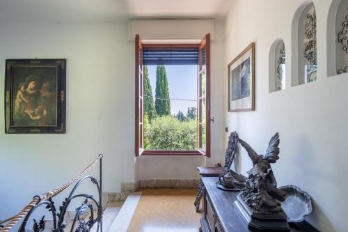 a room with a window and a table with statues on it at Villa Paradiso Apartment in Sirmione