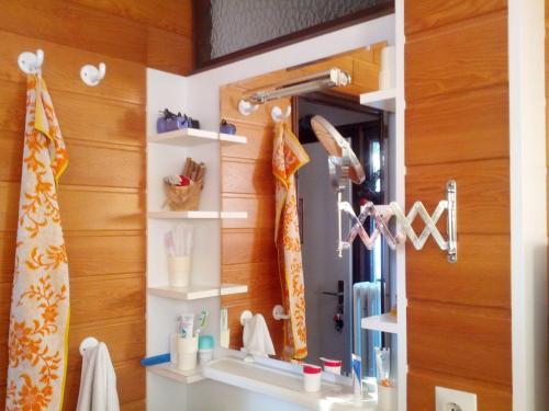 a bathroom with a sink and a mirror at Begonie in Siegsdorf