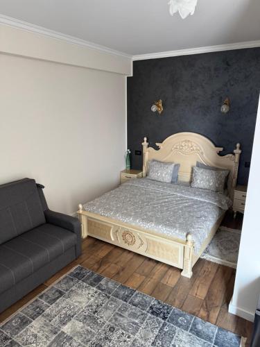 Katil atau katil-katil dalam bilik di Antique Charm Home