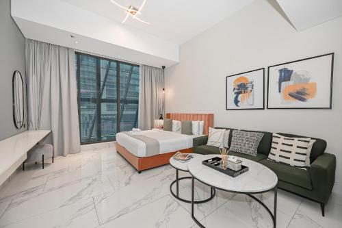 Modern Comfort with Pool and Free Parking Near Dubai Fountain and Burj Khalifa