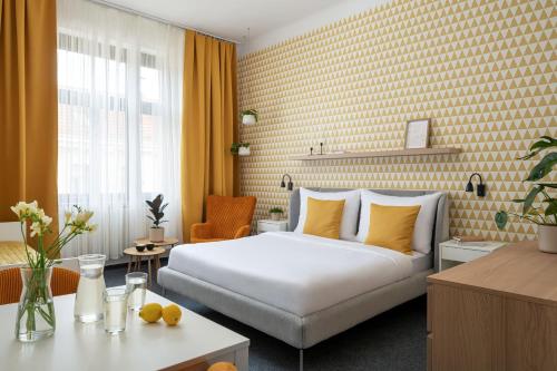 Riverside Hotel by goodnite cz