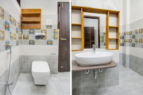 a bathroom with a sink and a toilet at Hotel circle era in Jāmb