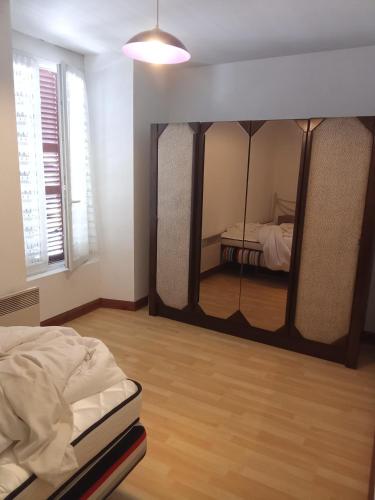 En eller flere senge i et værelse på Appartement