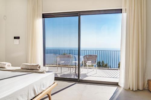 Ένα ή περισσότερα κρεβάτια σε δωμάτιο στο Villa Pefko