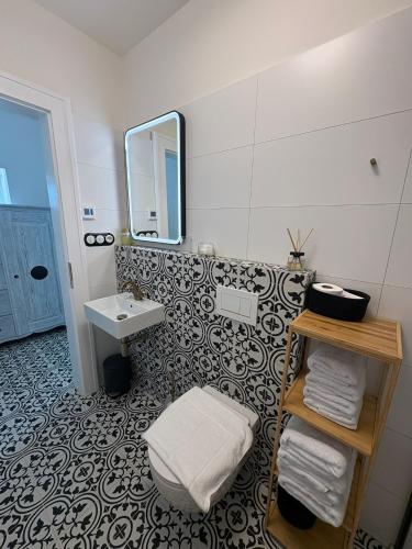 a bathroom with a sink and a mirror at Na Vile in Ivaň