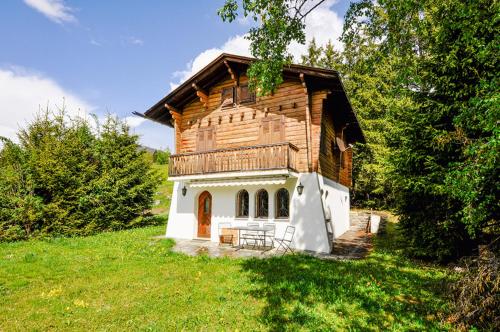 a small wooden house in the middle of a field at Chalet Marinette in Icogne