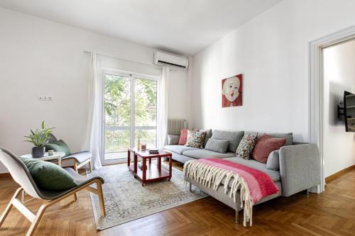 Artsi - Vibrant 3-BR Apartment & Balcony in Athens