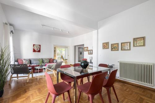 Artsi - Vibrant 3-BR Apartment & Balcony in Athens