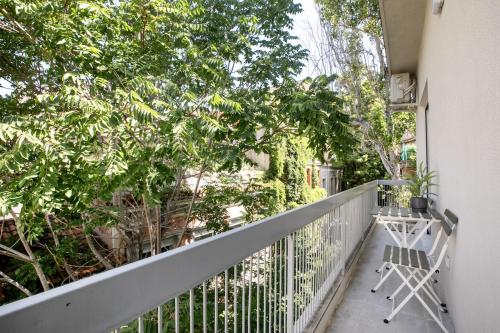 Artsi - Vibrant 3-BR Apartment & Balcony in Athens