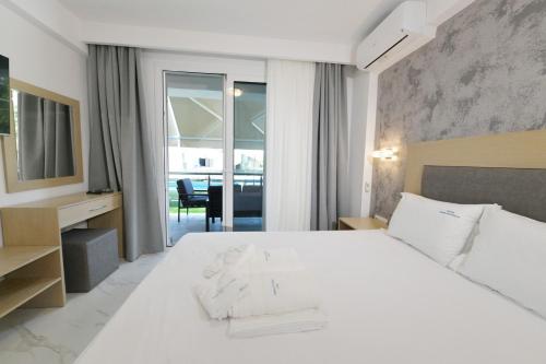 En eller flere senge i et værelse på Atlantis Suites and Rooms Nikiti