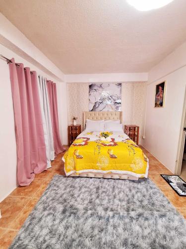 Ένα ή περισσότερα κρεβάτια σε δωμάτιο στο L1 Family Studio Apartment Room near Damosa IT Park, SM Lanang & Airport