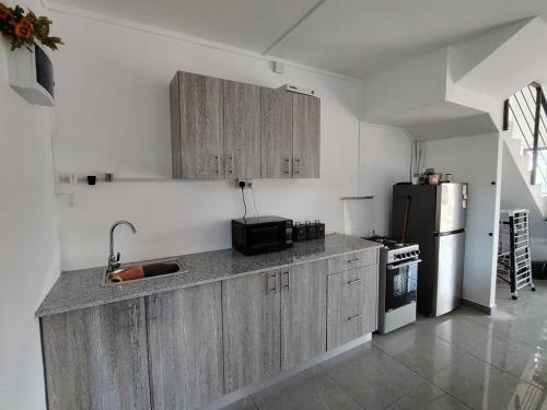 Una cocina o zona de cocina en Villa in Grand Gaube