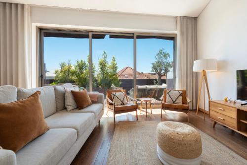 Sunny Loft in Downtown Porto with Private Parking