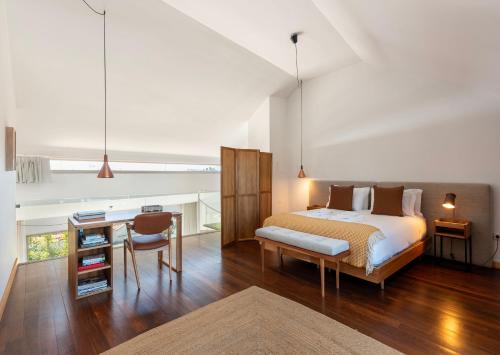 Sunny Loft in Downtown Porto with Private Parking