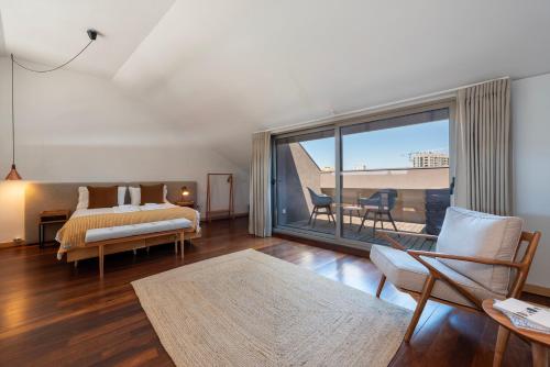 Sunny Loft in Downtown Porto with Private Parking