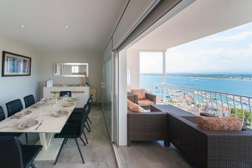WELCS VILLA 280 EMP con piscina, vistas al mar y parking