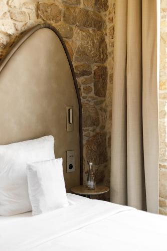 Postel nebo postele na pokoji v ubytování Notre Dame Apart Hotel RENOVATED 2025