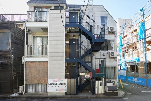 201 Nishi-Shinjuku-Gochome Station 5 minutes on foot