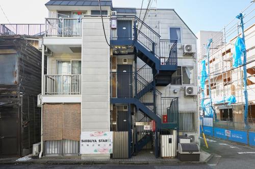 301 Nishi-Shinjuku-Gochome Station 5 minutes on foot