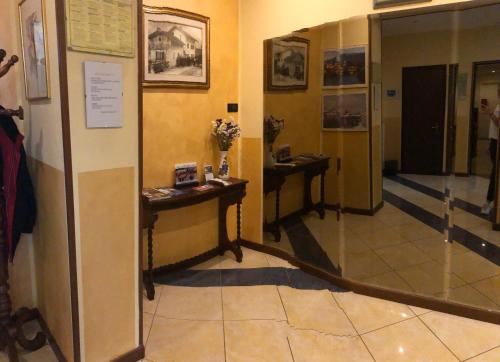 Ο χώρος του λόμπι ή της ρεσεψιόν στο Hotel Victoria