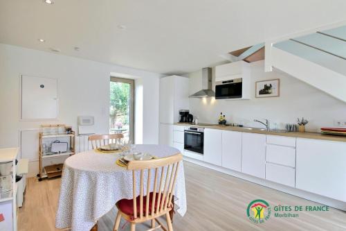 A kitchen or kitchenette at Steredeg
